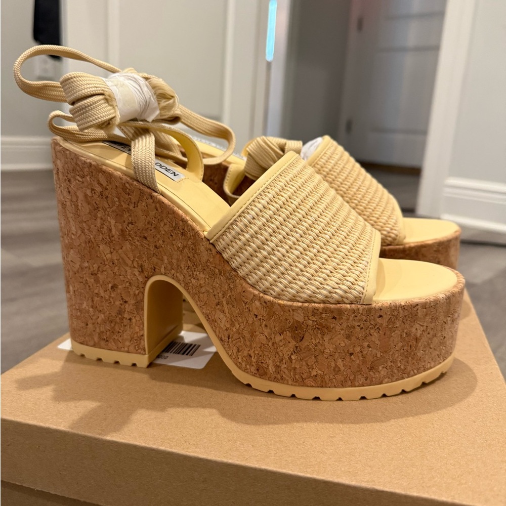 Steve Madden Women's Tan Wedge Sandals